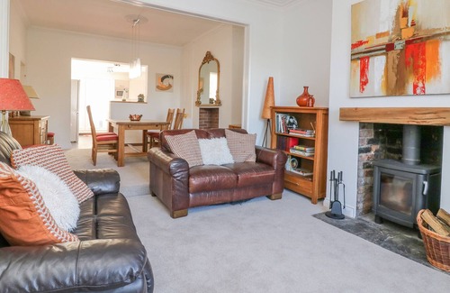 Nafferton Cottage | LAKE VIEW, pet friendly, character holiday cottage in Nafferton