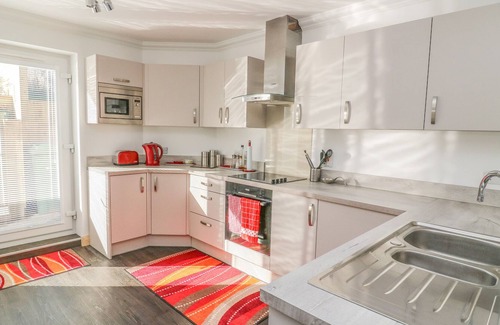 Nafferton Cottage | LAKE VIEW, pet friendly, character holiday cottage in Nafferton