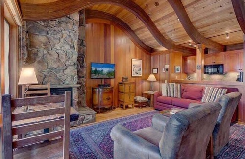 Tahoe Tavern House | Lake View|Pier|Bouys|Pickleball|Walk to town