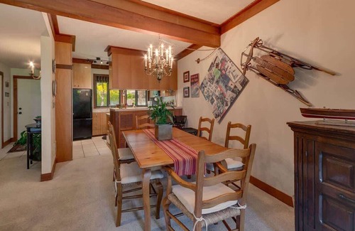 Tahoe Tavern House | Lake View|Pool|Pier|Bouys|Pickleball|Walk to town