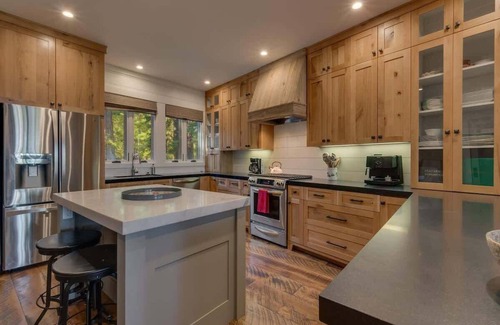 Tahoe Sierra Estates House | Lake View|Pool|Pier|Bouys|Pickleball|Walk to town