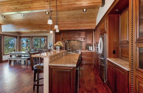 Zephyr Cove House | Lake View Stylish Timber House - South Lake Tahoe. Nevadan
