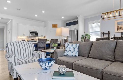 Fort Myers House | Lake View with Private Heated Pool and Bicycles - Bluegrass Breeze - Roelens