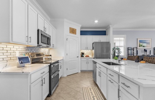 Fort Myers House | Lake View with Private Heated Pool and Bicycles - Bluegrass Breeze - Roelens