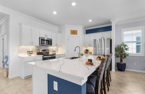 Fort Myers House | Lake View with Private Heated Pool and Bicycles - Bluegrass Breeze - Roelens