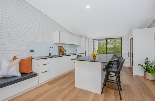 Merimbula Apartment | Lake Views at Penguin Mews