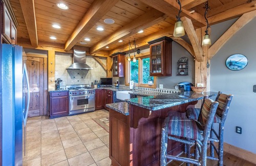 Bryson City Cabin | Lake Views, Luxury,HotTub,Game Rm! 5bed/4.5bath!