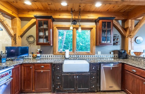 Bryson City Cabin | Lake Views, Luxury,HotTub,Game Rm! 5bed/4.5bath!