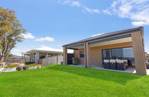 Paynesville House | Lake Views Retreat