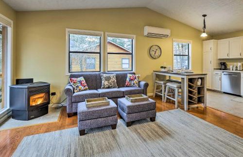 Arrow Point House | Lake Views Table Rock Lake Retreat with Fenced Yard