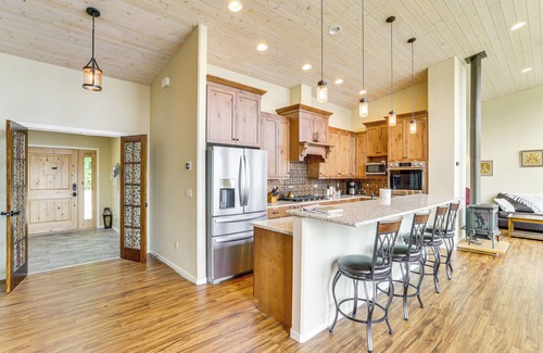 Sudden Valley House | Lake Whatcom House w/Private Hot Tub + Dock