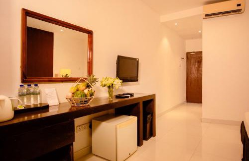 Mahasenpura Hotel | Lake Wind Resort