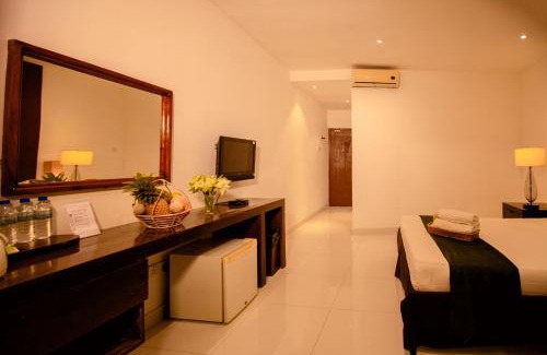 Mahasenpura Hotel | Lake Wind Resort
