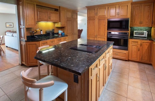 Neenah House | Lake Winnebago Home, EAA, Packers, Swimming, Boating, Ice Fishing-Snowmobiling