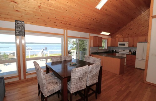 Fallis Cabin | Lakefront 1/2 acre Wabamun 5 bed 2 bath cabin