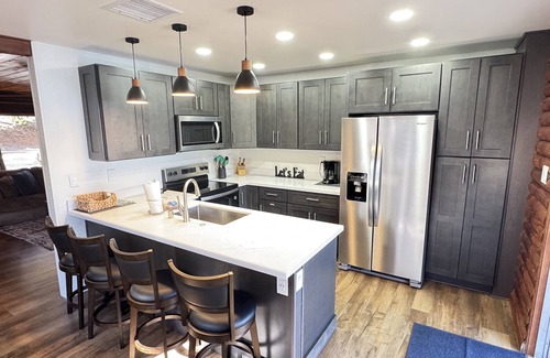 Lakehead Cabin | Lakefront #1 Cabin on Acre, Kayaks, Paddle Boards - Shasta Lakeshore Retreat #4