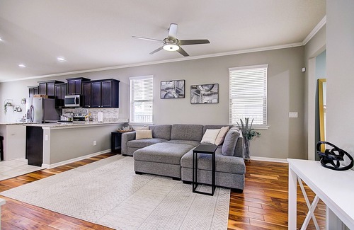 Riverview House | Lakefront 3 BR w/Office +Fenced Yard (6 mo minimum)
