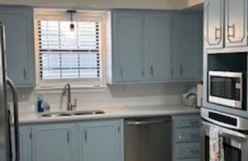Ventress House | Lakefront 4-bedroom/2 BA, Sleeps 10 , private pool and pier. + VIEW !
