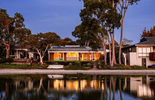 Patterson Lakes House | Lakefront 4 Br House At Patterson Lake Kayakbbq