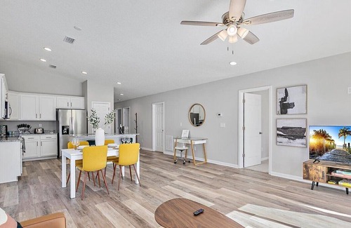 St. Marys House | Lakefront 4BR Retreat Near Kings Bay Modern & Remote Work Ready