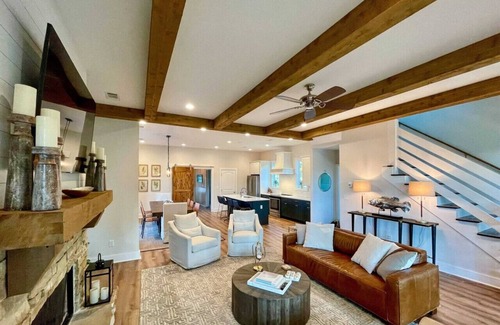 Dadeville Apartment | Lakefront 5BR House w/Porch & Amazing View