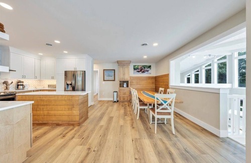 Moneta House | Lakefront 600 ft shore with private beach & 28x28 ft deck, 4 King & 3 Twin beds
