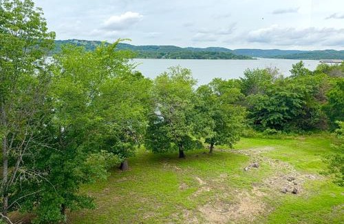 Indian Point Apartment | Lakefront and Lake View Condo on Indian Point