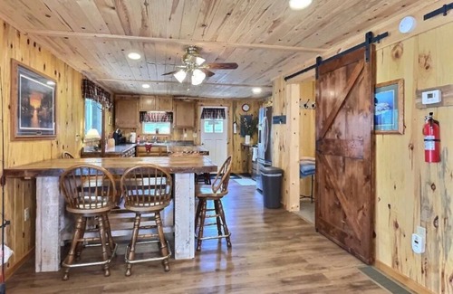 St Germain Cabin | Lakefront Cabin on Snowmobile/UTV Trails