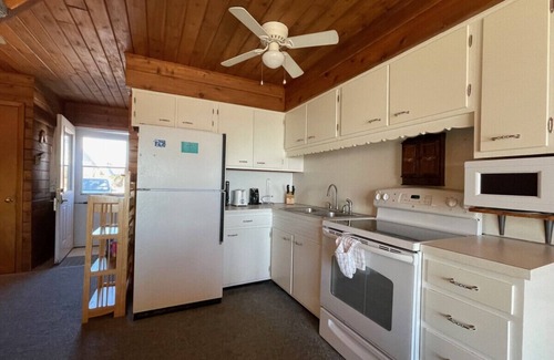 Stevensville House | Lakefront Chalet #12 w/Beach Access, Pools, Sport Courts, Fishing Pond & more!
