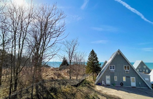 Stevensville House | Lakefront Chalet #27 w/Beach Access, Pools, Sport Courts, Fishing Pond & more!