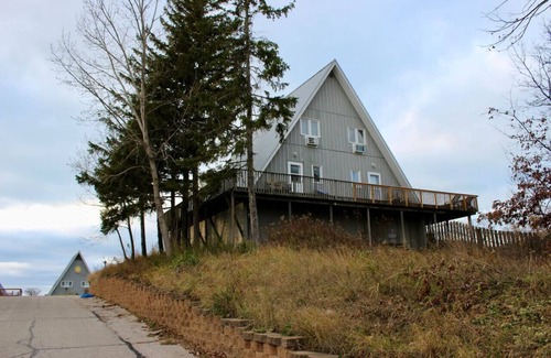 Stevensville House | Lakefront Chalet #36 w/Beach Access, Pools, Sport Courts, Fishing Pond & more!