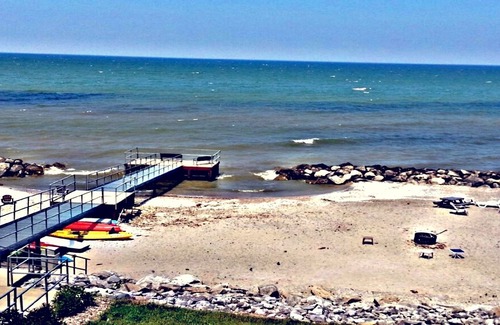 Geneva-on-the-Lake Condo | LAKEFRONT CONDO-BEACH WALKOUT-2 BR/2 Bath Sleeps 6