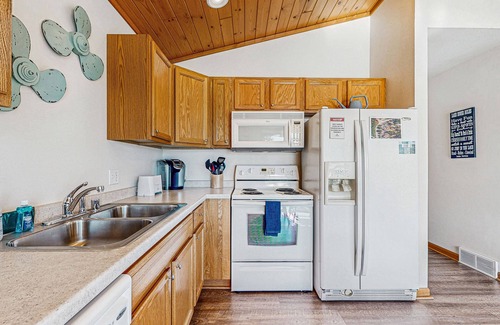 Lake Delton House | Lakefront condo with deck, amazing views, private beach access, fireplace & dock