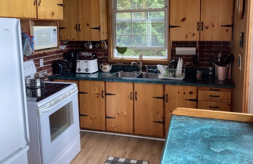 Utterson House | Lakefront Cottage in the Heart of Muskoka with South Facing Exposure