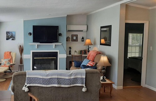 Crossville Cottage | Lakefront Cottage: Pets welcome, low fees, special monthly discount