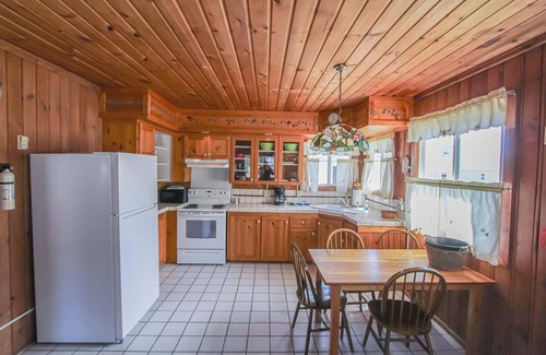 Greenbush Apartment | Lakefront Cottages 4 & 5 - 6BR Retreat for 12