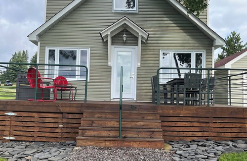 Shuniah Cottage | Lakefront cozy cottage on beautiful Lake Superior. Close to hiking and skiing.
