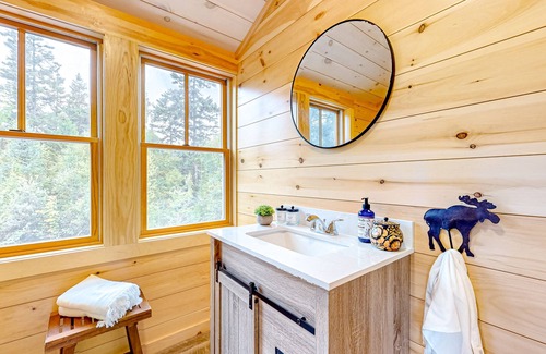 Northeast Somerset Apartment | Lakefront, dog-friendly studio with firepit and lake & mountain views