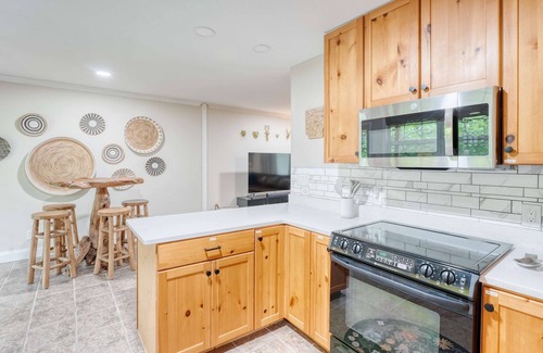 Springdale House | Lakefront Escape w/Hot Tub, Fire Pit & Kayaks