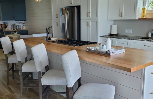 Kalamazoo House | Lakefront Family Vacation on Eagle Lake, Texas Township. 3 Bedrooms, Sleeps 7