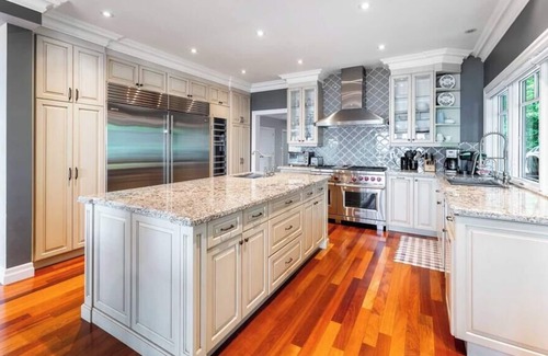 Alcona Villa | Lakefront Family Villa, Billiards, Chef’s Kitchen and Pet-friendly