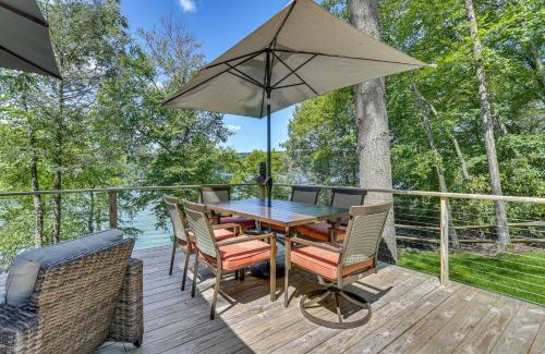 Greentown House | Lakefront Gem with Hot Tub and Boat Dock in Greentown