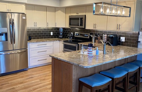 Shawnee Bend House | Lakefront Getaway for 14 guests