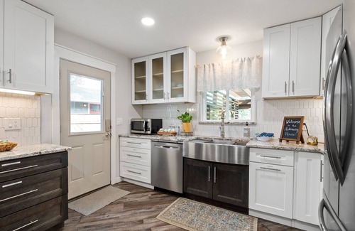 Tool House | Lakefront Getaway w/Kayaks, Movies from Hot Tub