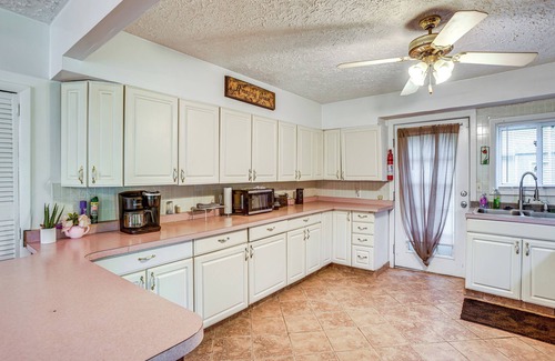 Baldwin House | Lakefront Group Getaway w/Dock in Baldwin!