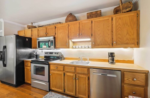 Pine Mountain Valley Cabin | Lakefront Hamilton Cabin w/Dock & Fire Pit!