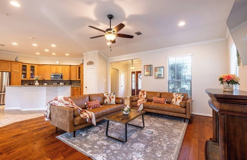 Quinlan House | Lakefront Haven- Relax, Fish, Dock on Lake Tawakoni