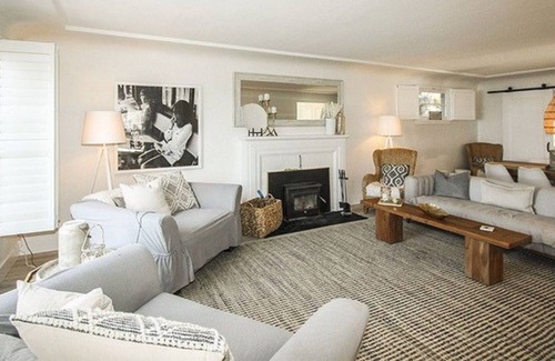 South Central House | LAKEFRONT HOME! 4 Bedrooms - A Short Walk to Downtown Kelowna