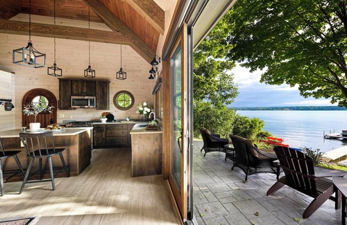 Town of Owasco House | LAKEFRONT HOME ON WATERS EDGE