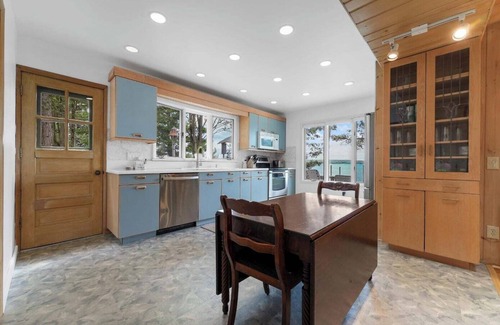 Higgins Lake House | LAKEFRONT HOME w BEACH @ HIGGINS LAKE!